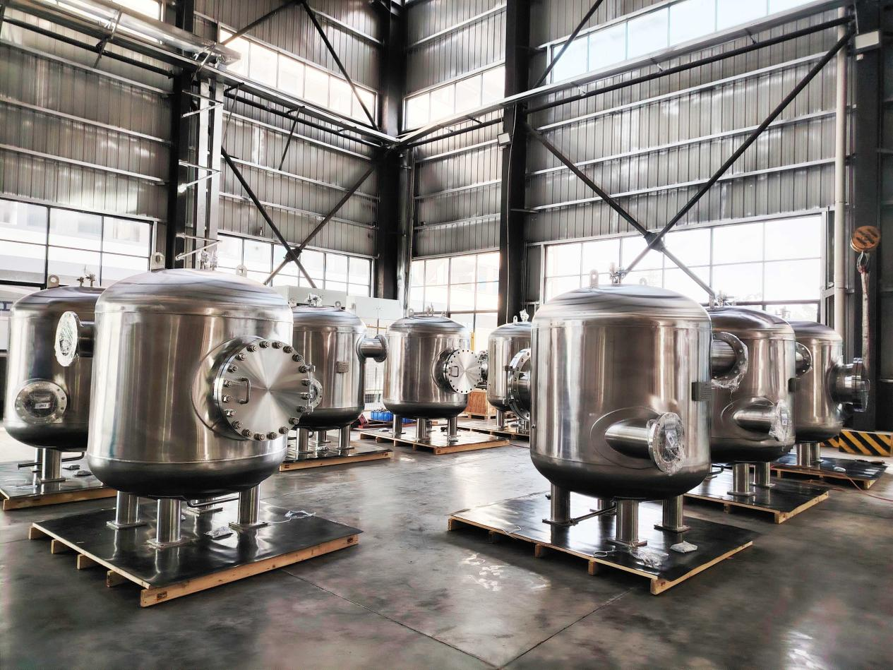 Pressure vessel flange assembly and welding inspection